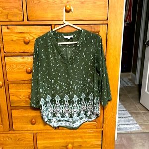 Green shirt pullover with 3/4 sleeves